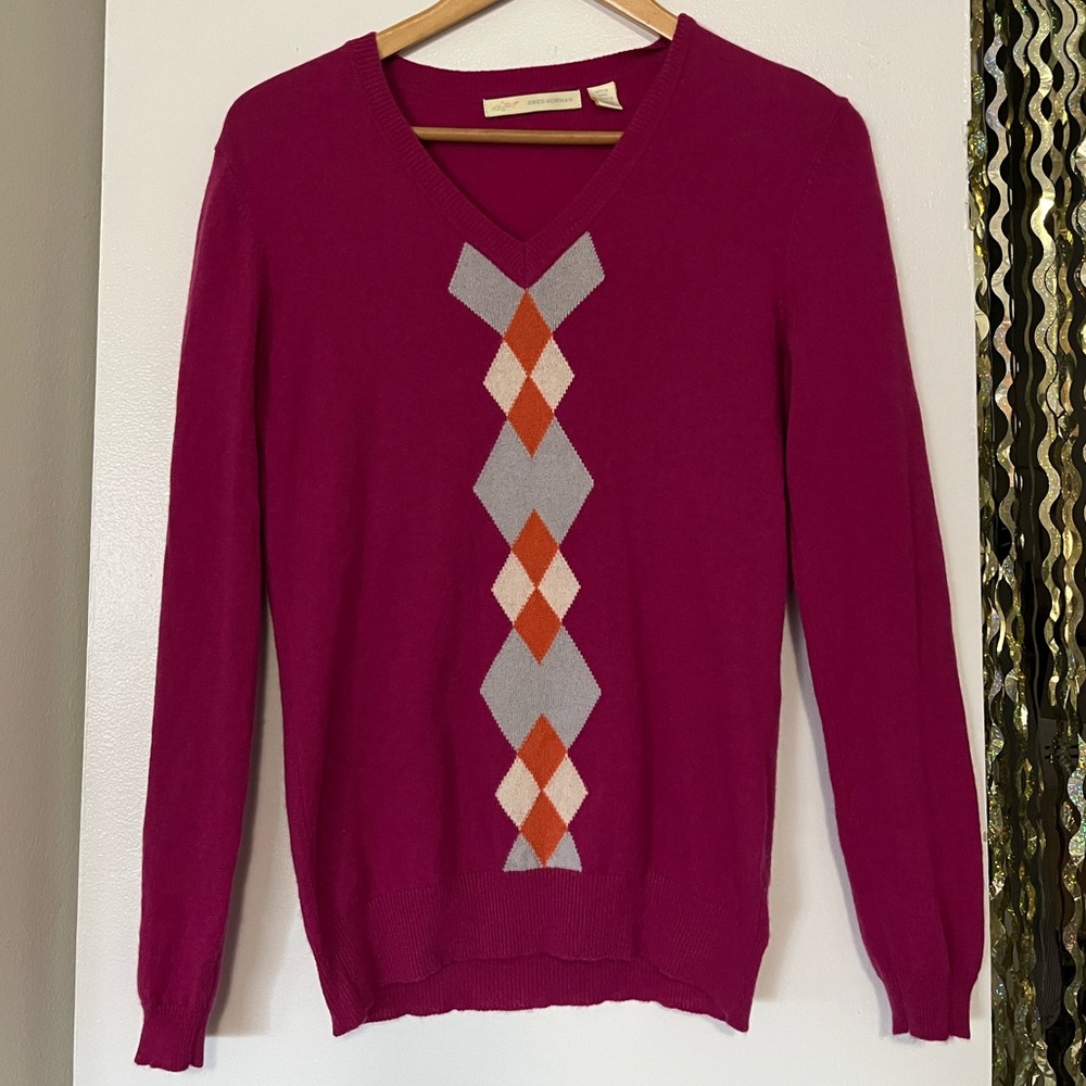 100% Cashmere pink fushchia sweater with argyle print v neck by Greg Norman